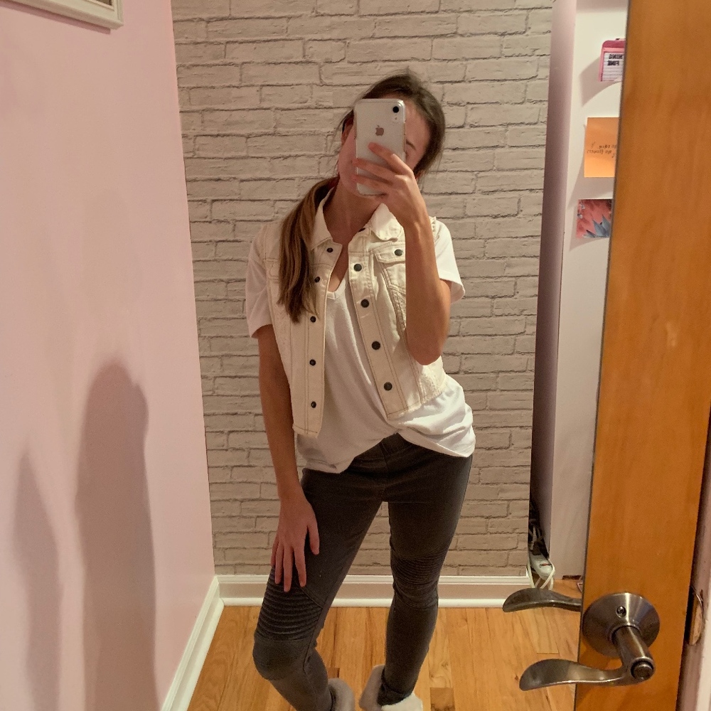 Bullhead Black Cream Vest